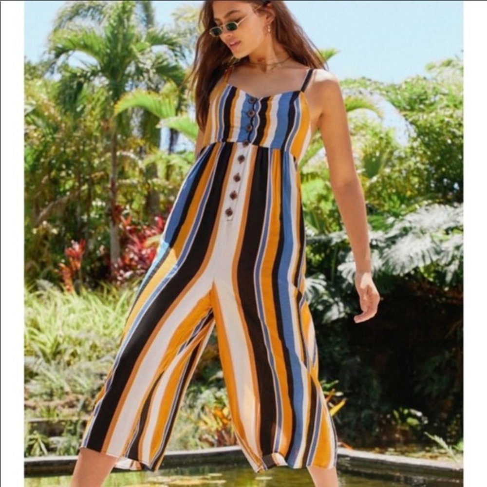 NWT striped romper with wide flowy leg and pockets
